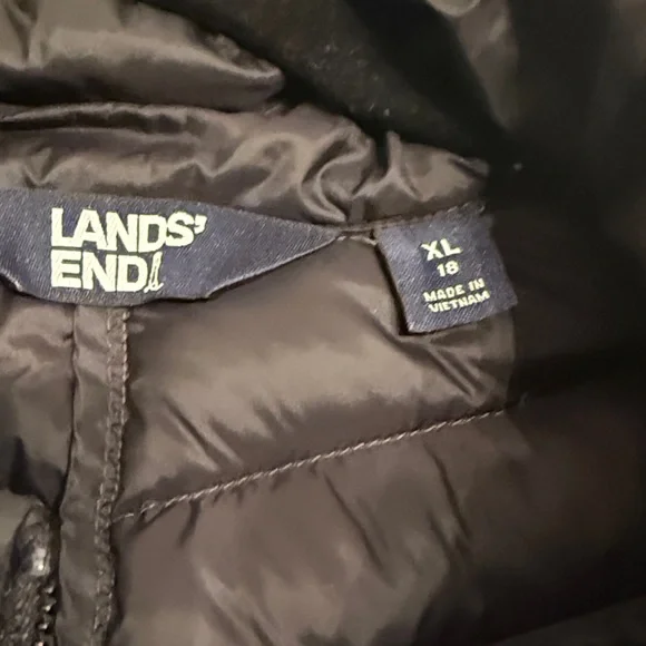 Lands' End Women’s Black Quilted Jacket - Picture 2 of 6